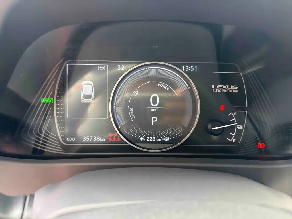 Lexus UX New Energy 2023 — фото 15