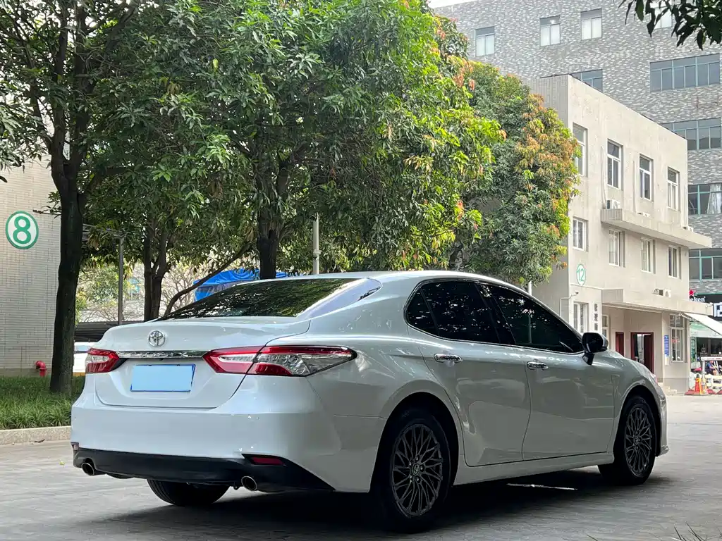Toyota Camry 2019 — фото 3