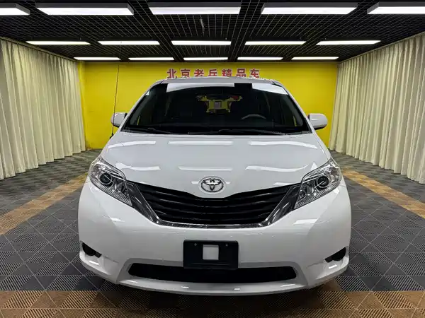 Toyota Sienna 2015