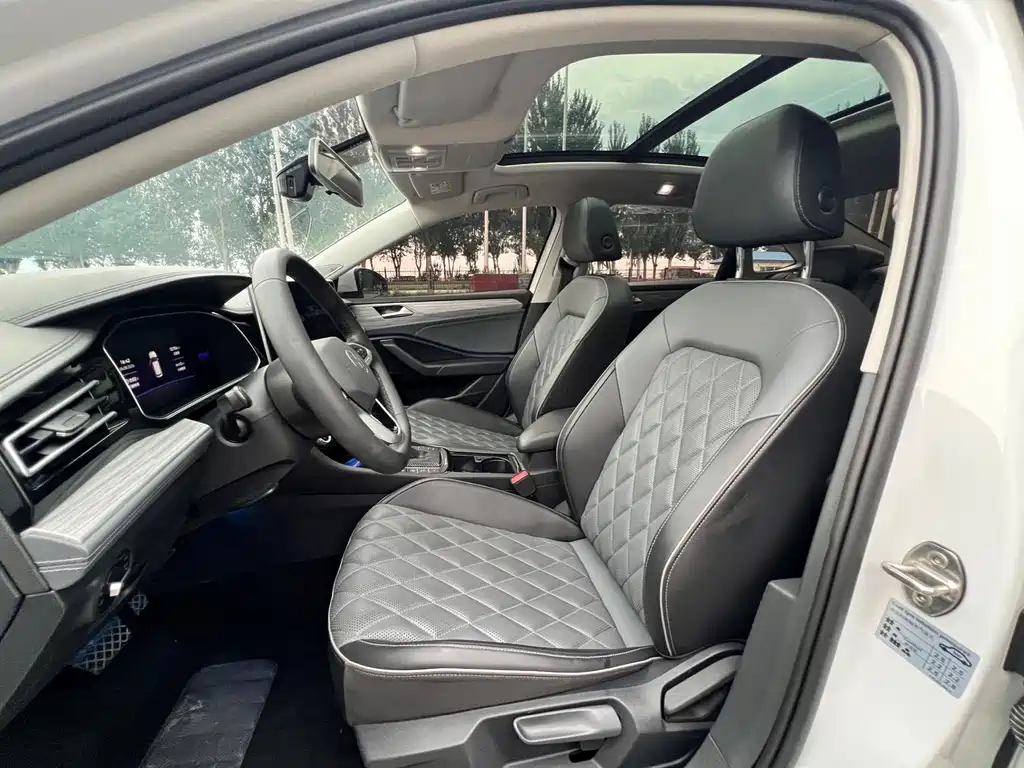 Volkswagen Sagitar 2022
