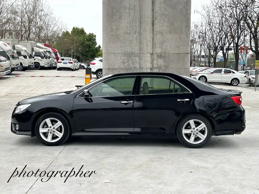 Toyota Camry 2013 — фото 10