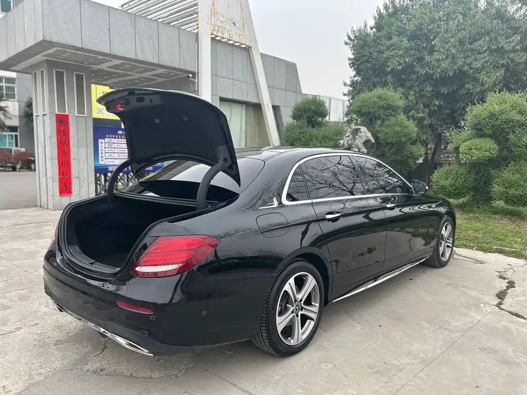 Mercedes-Benz E-Class 2020 — фото 19