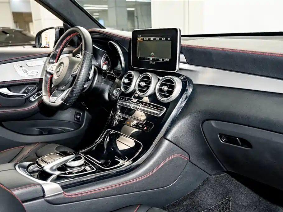 Mercedes-Benz GLC AMG 2019 — фото 19