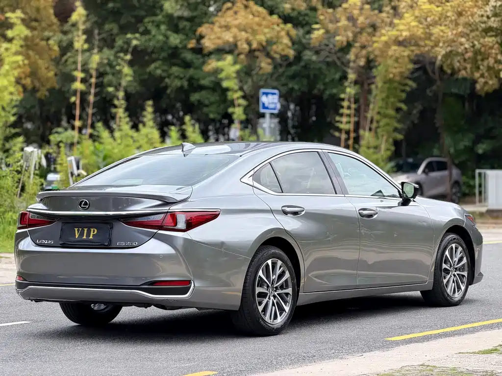 Lexus ES 2021 — фото 17