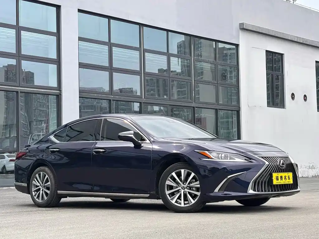 Lexus ES 2019 — фото 3