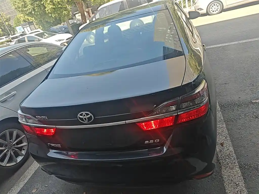 Toyota Camry 2016 — фото 6