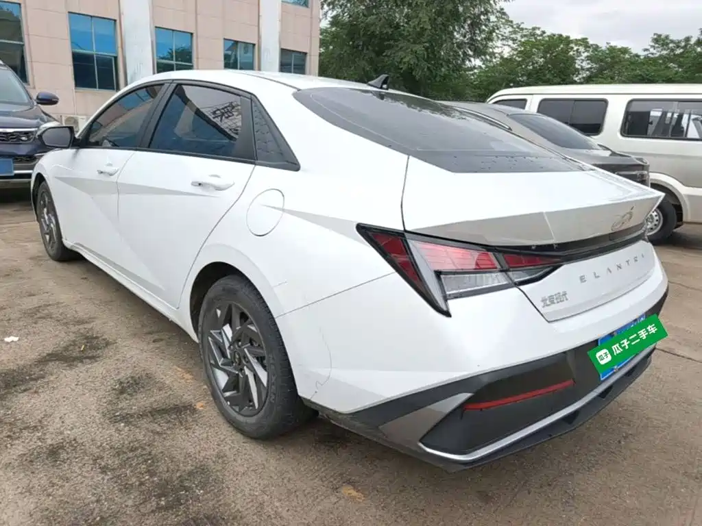Hyundai Elantra 2023 — фото 23