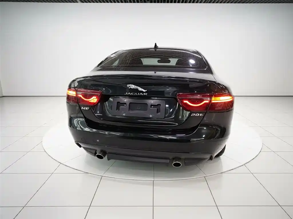 Jaguar XE 2017 — фото 6