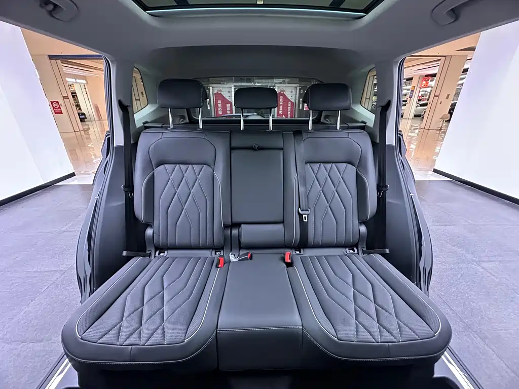 Volkswagen Tiguan L 2023 — фото 21