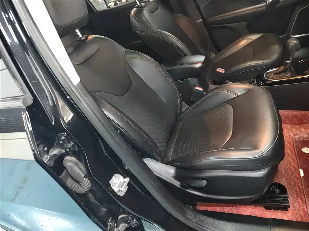 Jeep Compass 2021 — фото 16