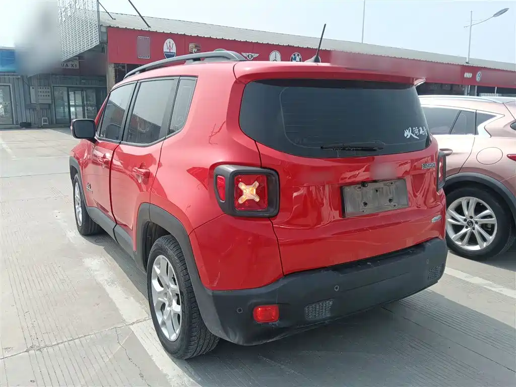 Jeep Renegade 2017 — фото 23