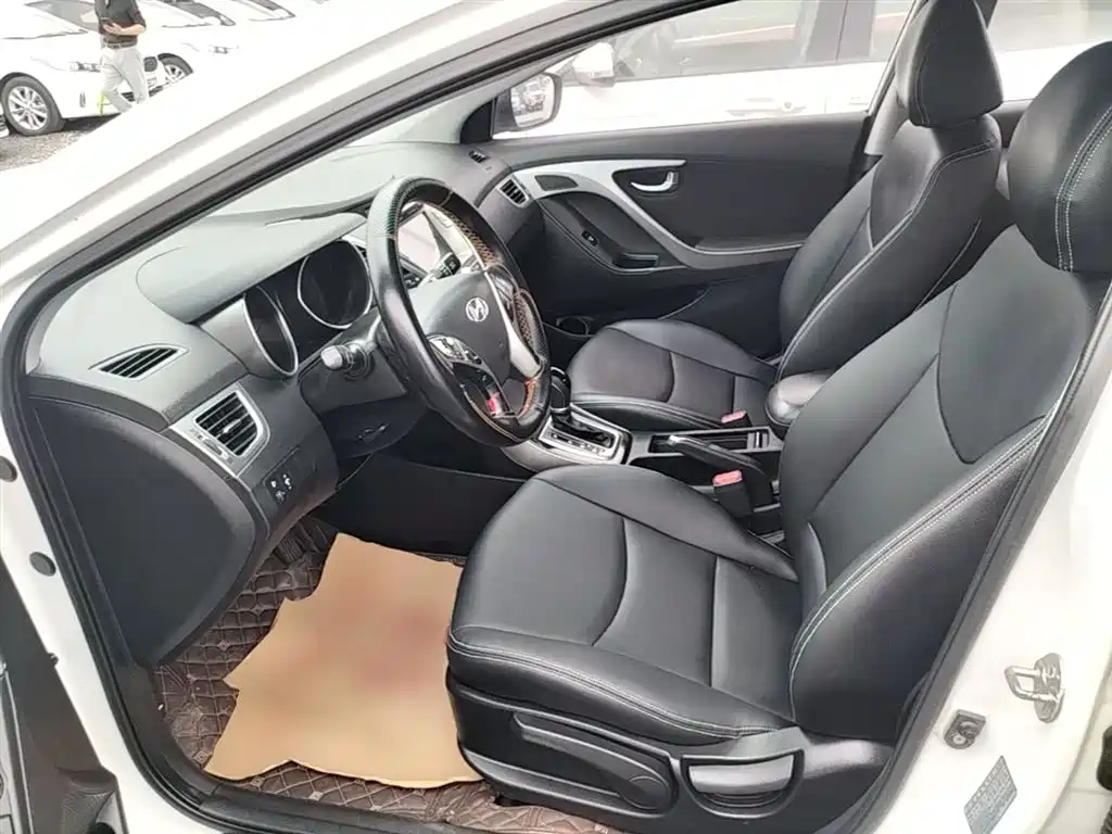 Hyundai Elantra Langdong 2015 — фото 15