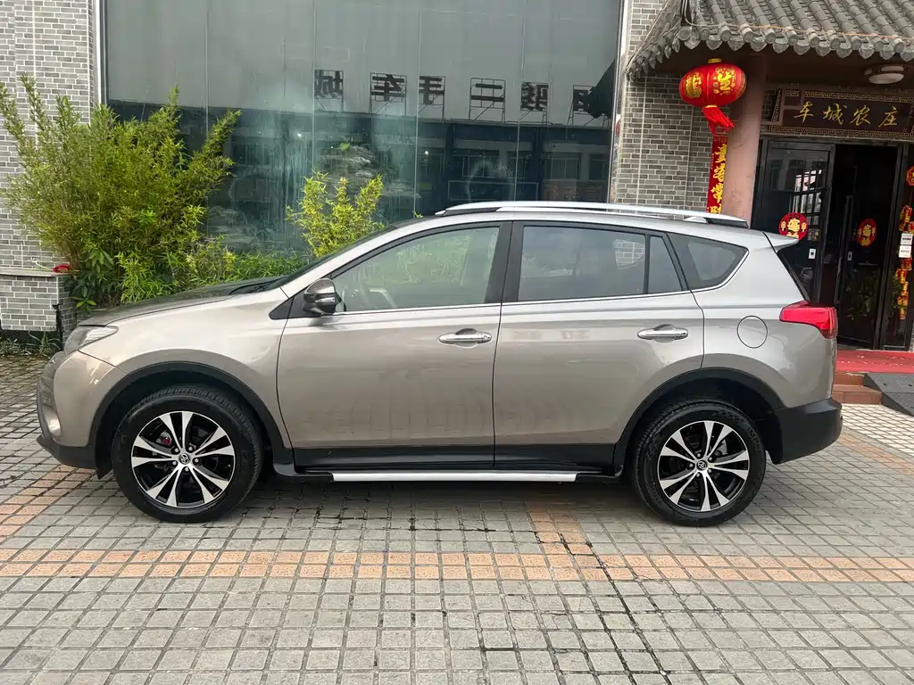 Toyota RAV4 2015 — фото 4