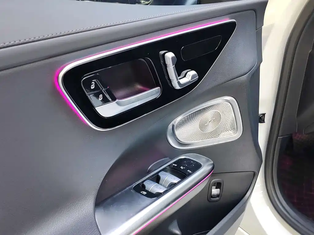 Mercedes-Benz C-Class 2023 — фото 10