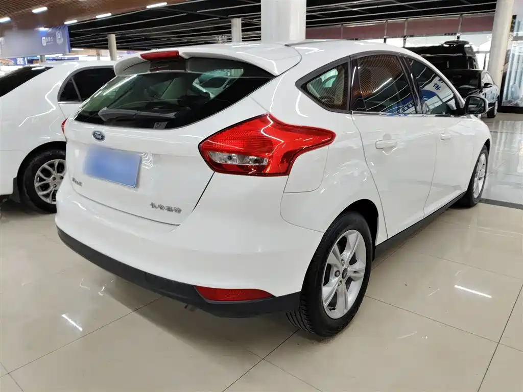 Ford Focus 2017 — фото 24