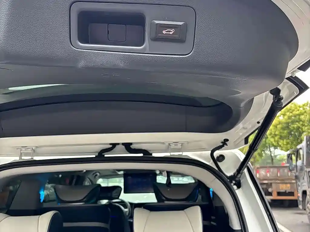 GAC Trumpchi M8 2022 — фото 10