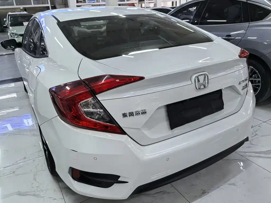 Honda Civic 2018 — фото 6