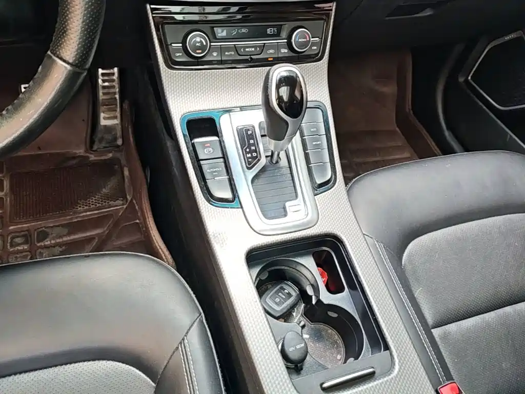 Geely Emgrand GS 2017 — фото 14
