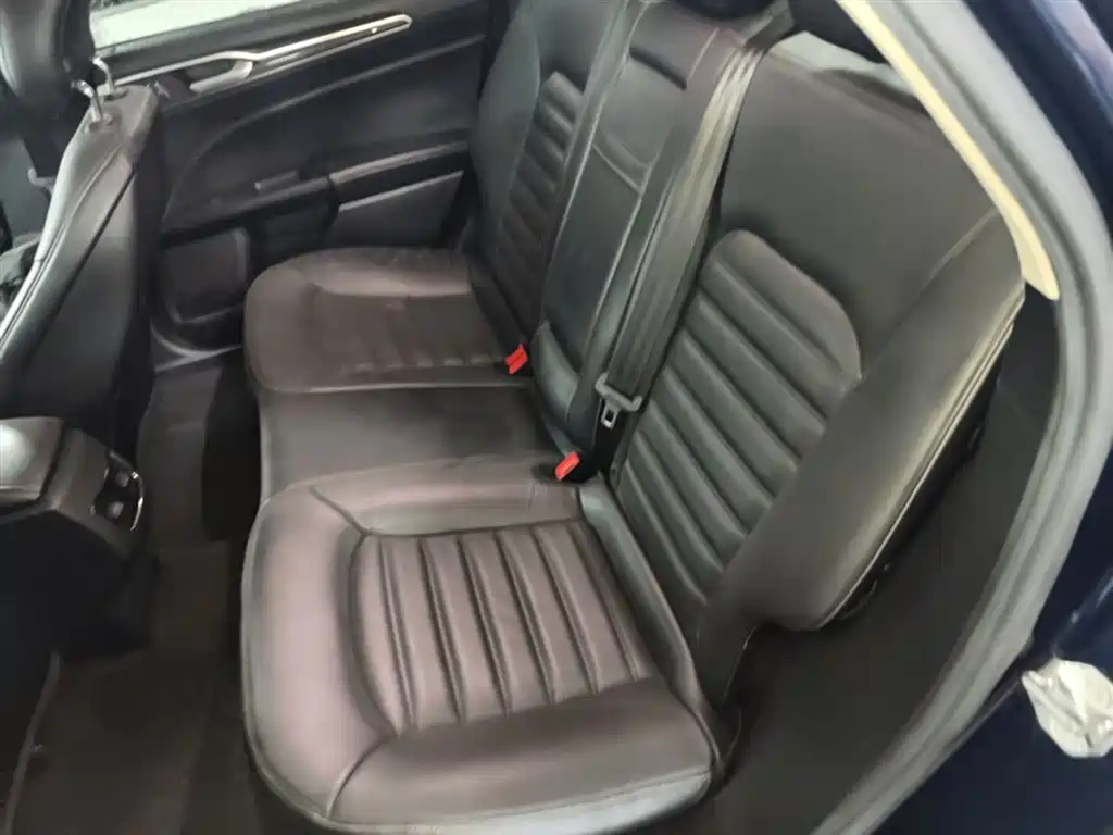 Ford Mondeo 2018 — фото 17