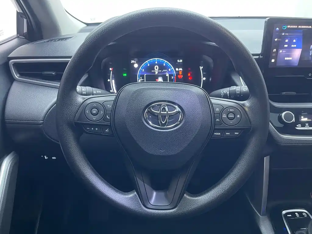 Toyota Corolla Cross 2023 — фото 18