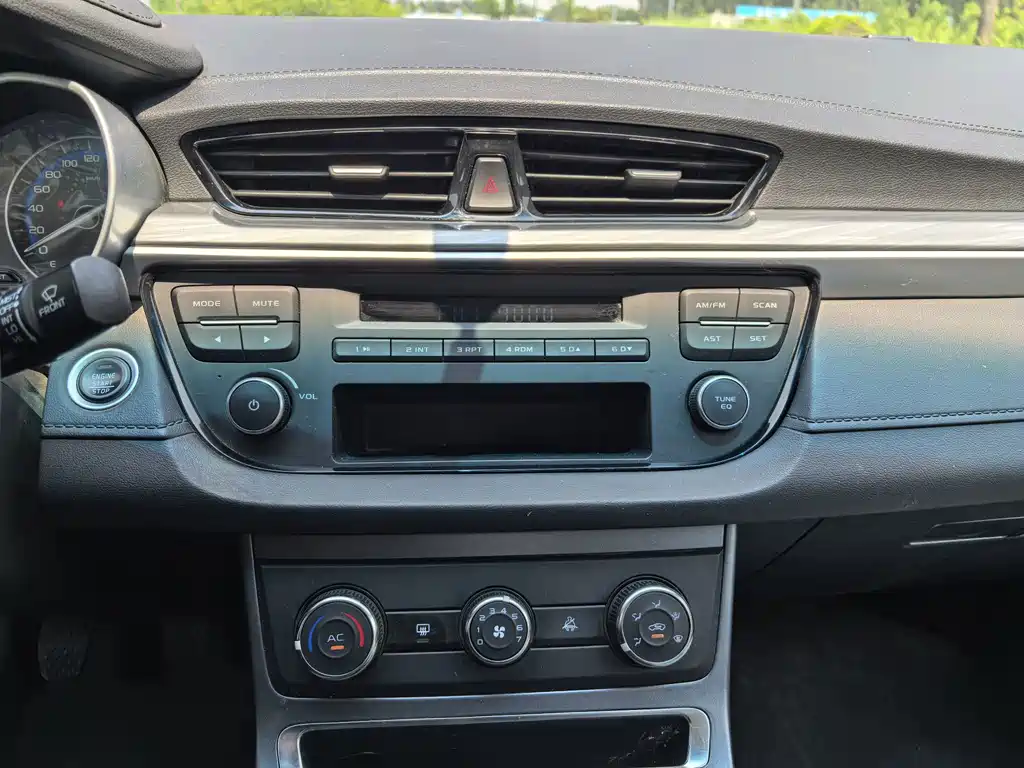Geely Emgrand 2020 — фото 10
