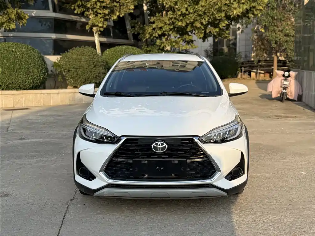 Toyota Yaris L 2022 — фото 10