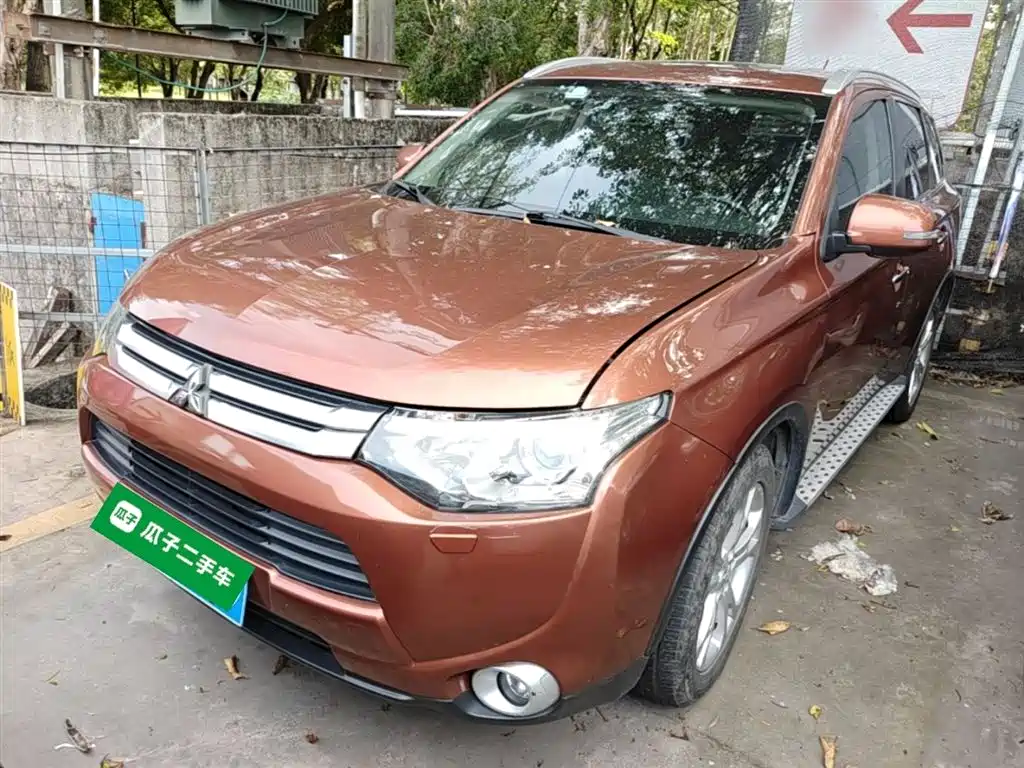 Mitsubishi Outlander 2015