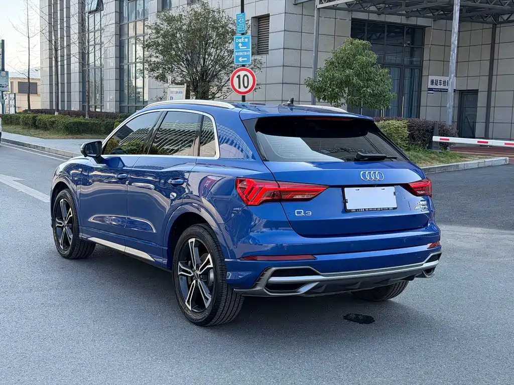 Audi Q3 2022 — фото 7