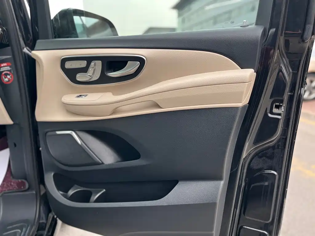 Mercedes-Benz V-Class 2020 — фото 25