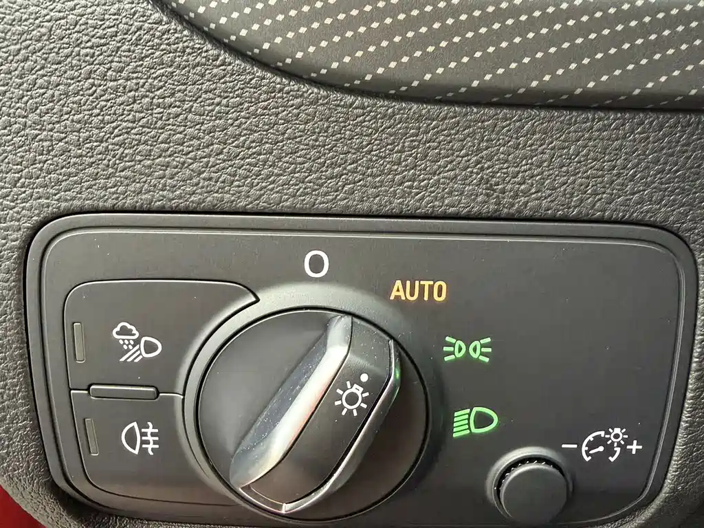 Audi Q2L 2022 — фото 15