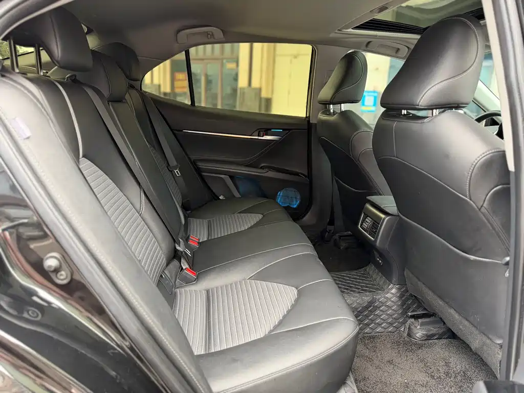 Toyota Camry 2023 — фото 15