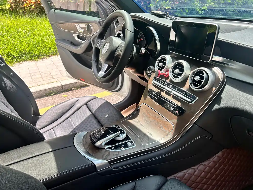 Mercedes-Benz GLC 2018 — фото 13