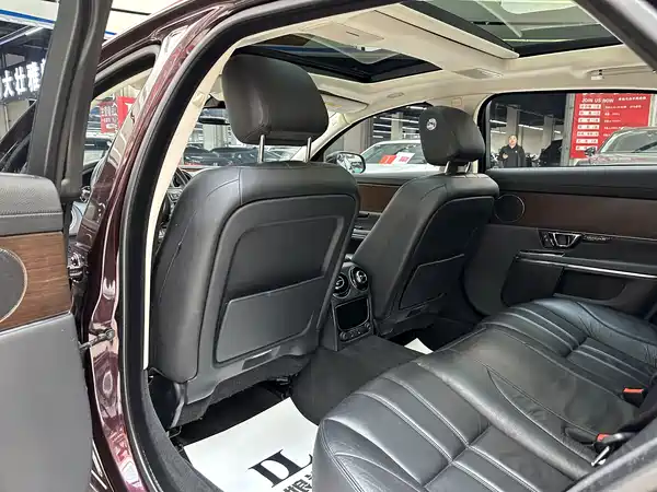 Jaguar XJ 2016