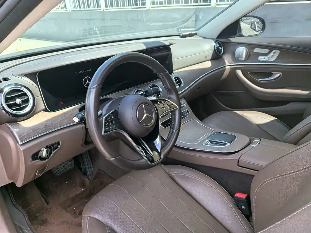 Mercedes-Benz E-Class 2023 — фото 16
