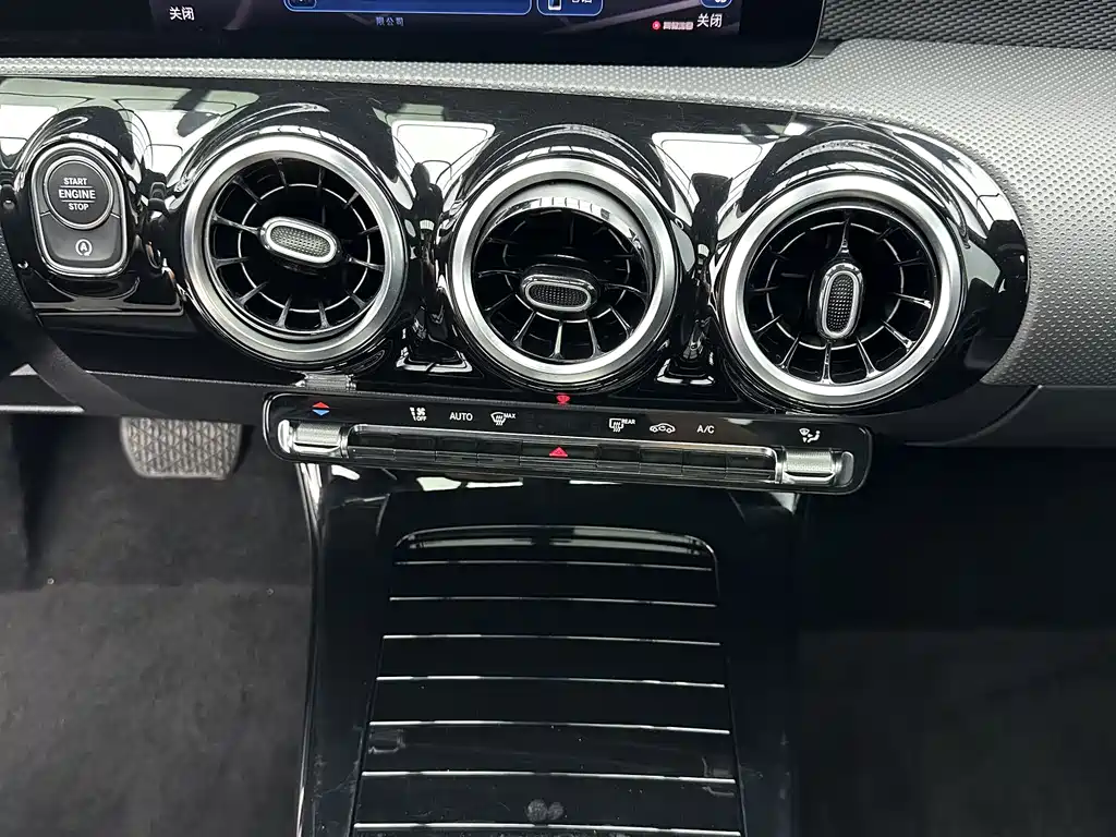 Mercedes-Benz A-Class 2023 — фото 14