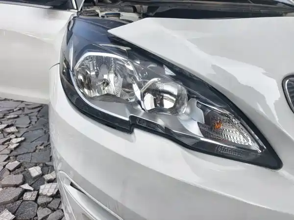 Peugeot 408 2015