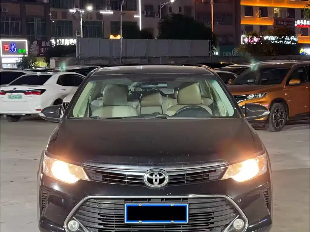 Toyota Camry 2018 — фото 2