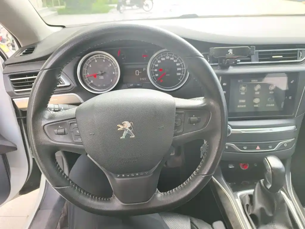 Peugeot 408 2015 — фото 10