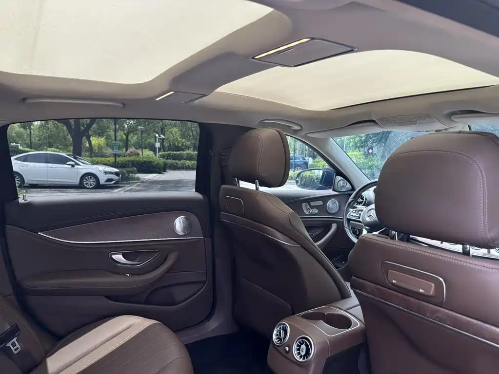 Mercedes-Benz E-Class 2020 — фото 12