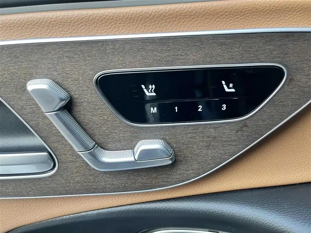 Mercedes-Benz E-Class 2024 — фото 9