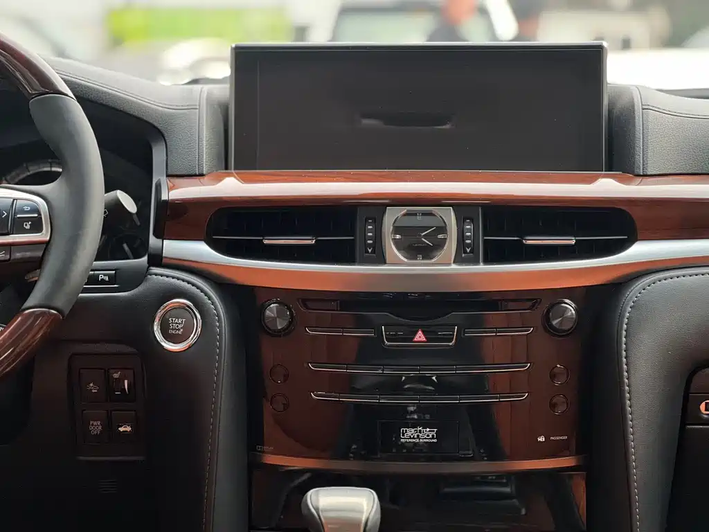 Lexus LX 2018 — фото 17