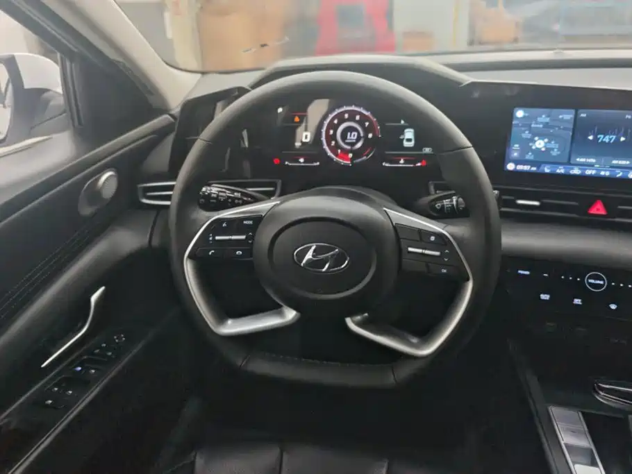 Hyundai Elantra 2022 — фото 15