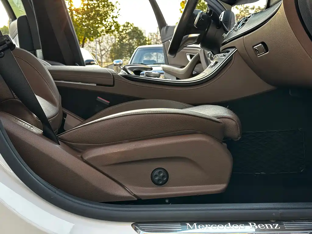 Mercedes-Benz E-Class 2018 — фото 13