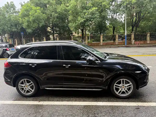 Porsche Cayenne 2011