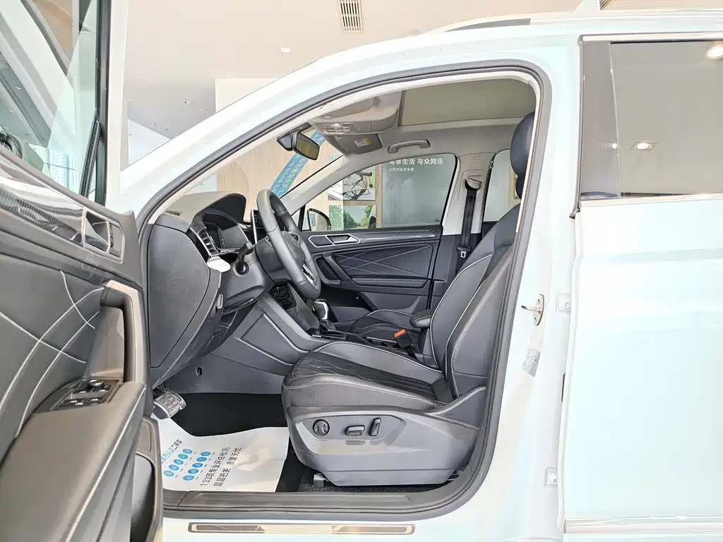 Volkswagen Tiguan L 2025 — фото 9