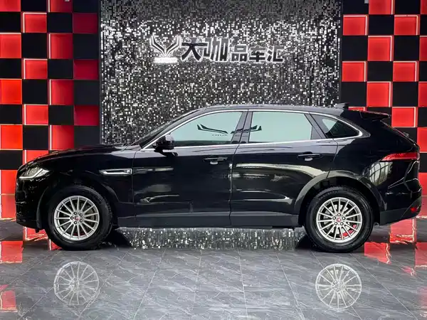 Jaguar F-PACE 2016