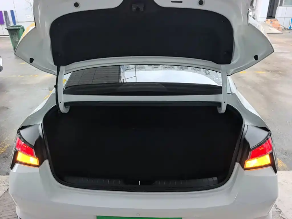 Hyundai Elantra 2022 — фото 19