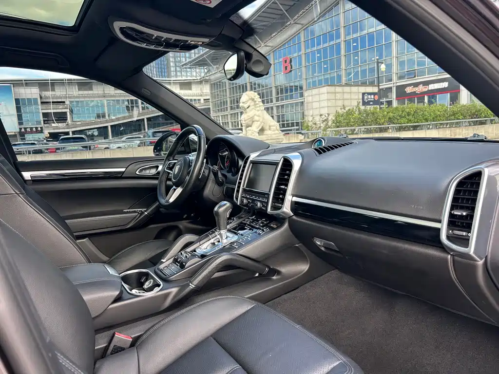 Porsche Cayenne 2016 — фото 16