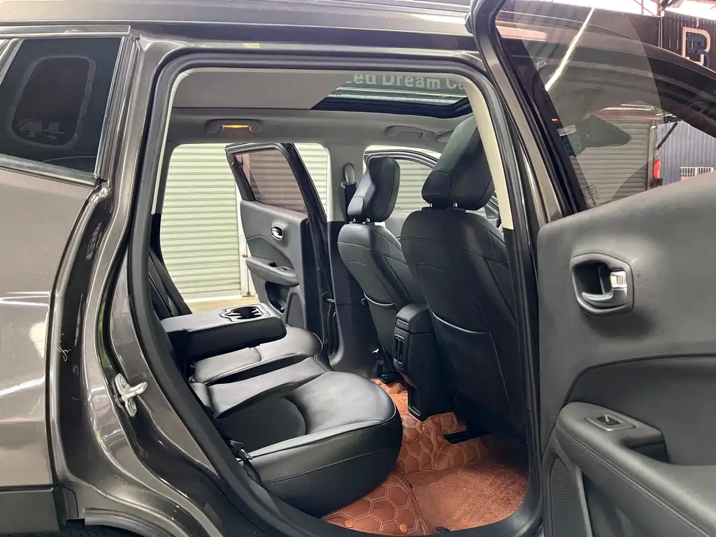Jeep Compass 2019 — фото 17
