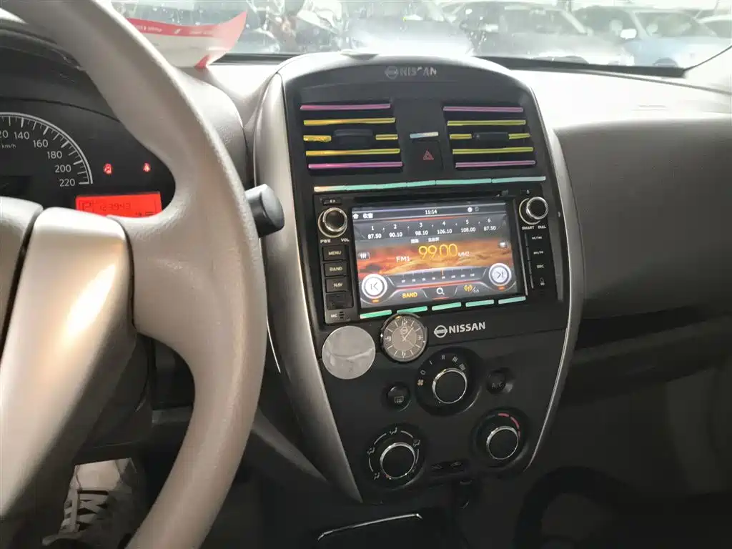 Nissan Sunny 2016 — фото 13